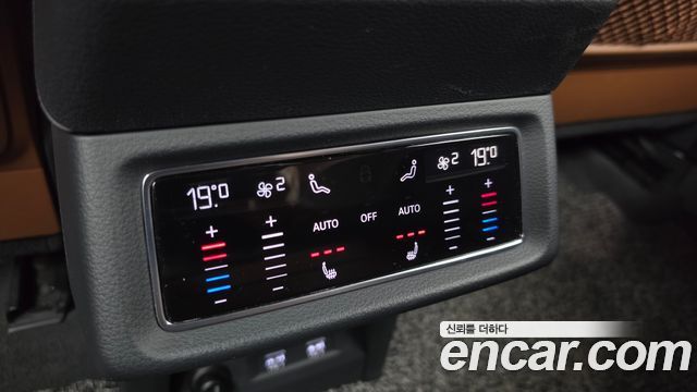 Audi e-tron 2020 — photo 19