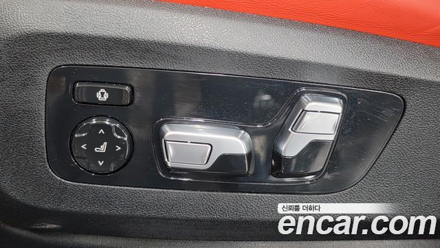 BMW X6M 2025 — photo 18