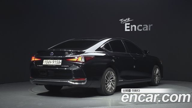 Lexus ES 2021 — photo 2