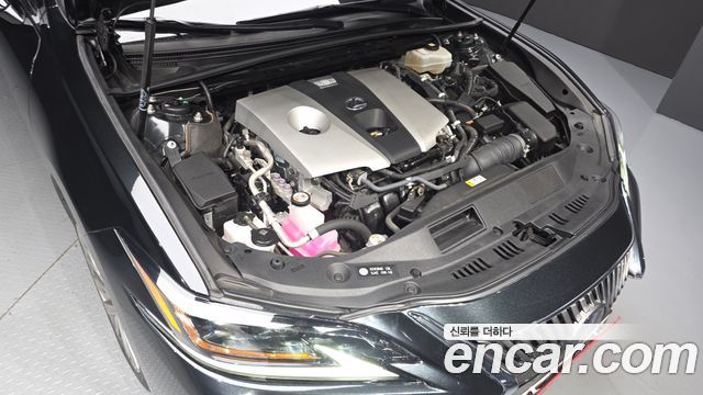 Lexus ES 2021 — photo 6
