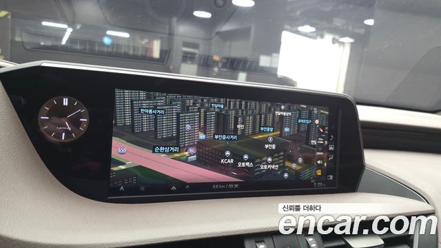 Lexus ES 2021 — photo 21