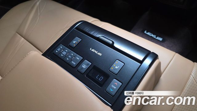 Lexus ES 2021 — photo 26