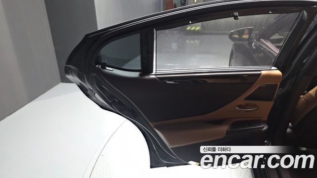 Lexus ES 2021 — photo 15