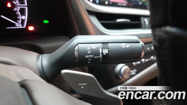 Lexus ES 2021 — photo 27