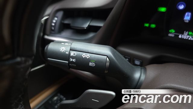 Lexus ES 2021 — photo 28