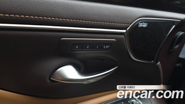 Lexus ES 2021 — photo 29