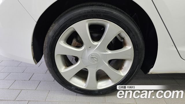 Hyundai AVANTE 2012 — photo 5