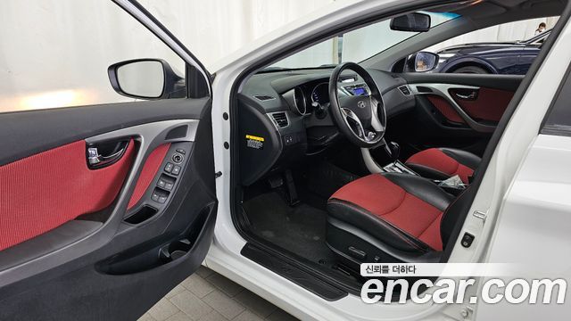 Hyundai AVANTE 2012 — photo 12