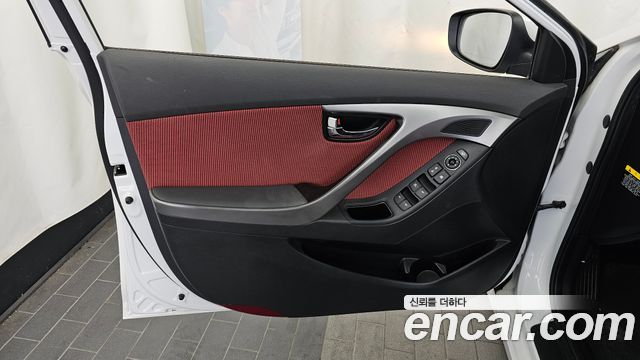 Hyundai AVANTE 2012 — photo 13