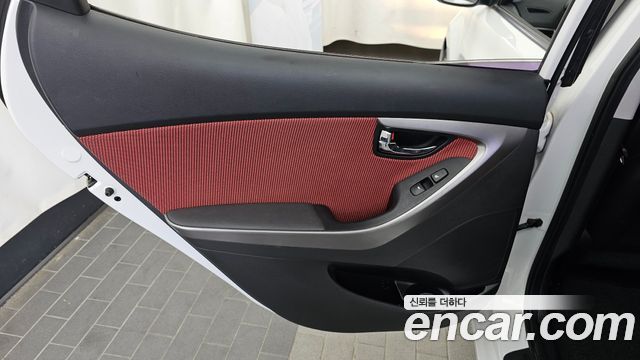 Hyundai AVANTE 2012 — photo 14