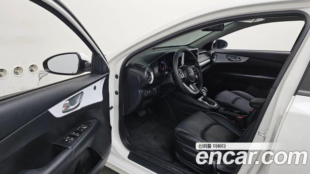 Kia K3 2024 — photo 13
