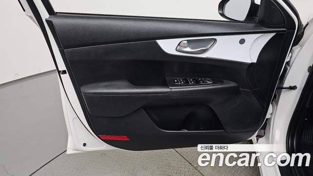 Kia K3 2024 — photo 14