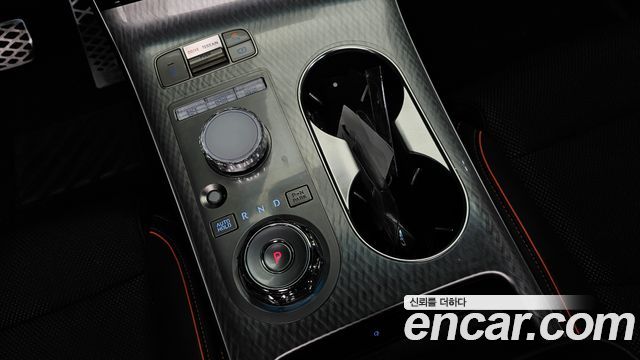 Genesis GV70 2025 — photo 12