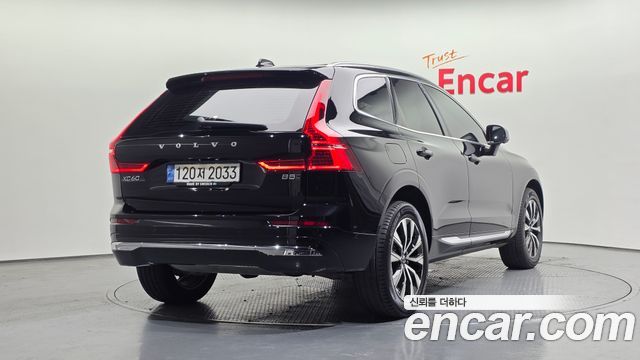 Volvo XC60 2023 — photo 2