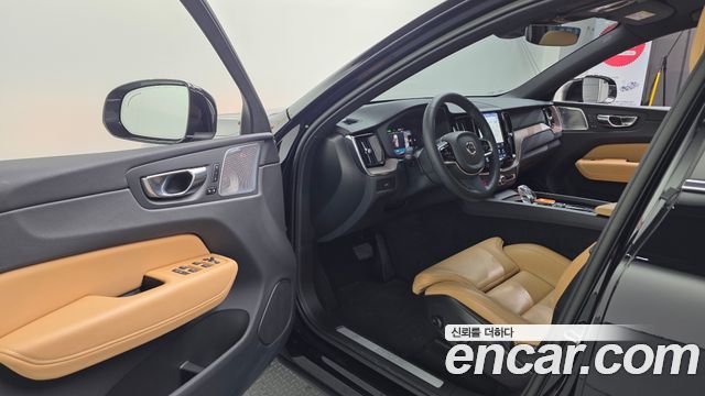 Volvo XC60 2023 — photo 13