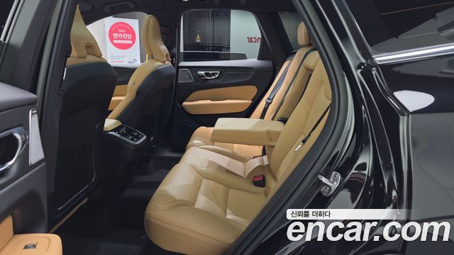 Volvo XC60 2023 — photo 18
