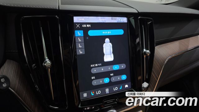 Volvo XC60 2023 — photo 21
