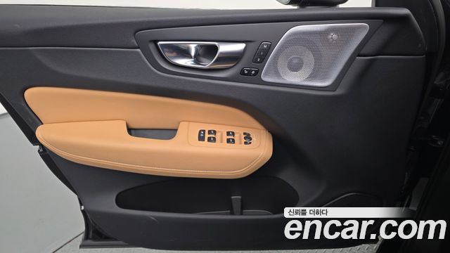 Volvo XC60 2023 — photo 14