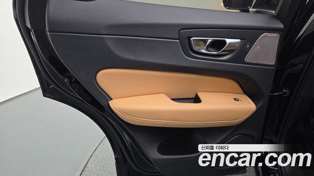 Volvo XC60 2023 — photo 15