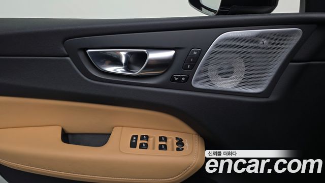 Volvo XC60 2023 — photo 27