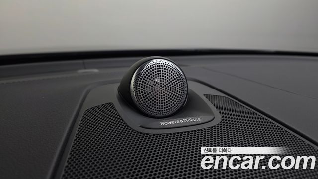 Volvo XC60 2023 — photo 28