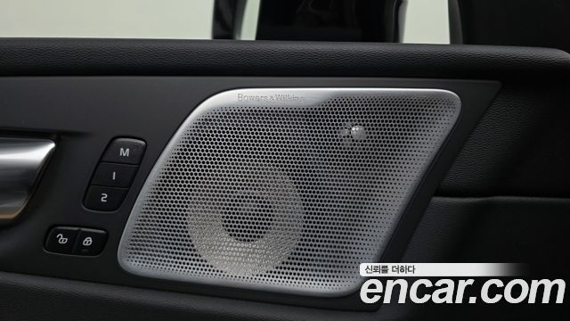Volvo XC60 2023 — photo 29