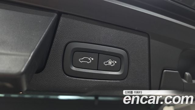 Volvo XC60 2023 — photo 31