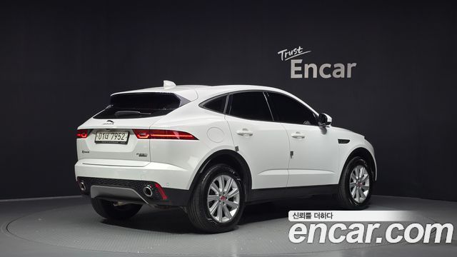 Jaguar E-PACE 2018 — photo 2
