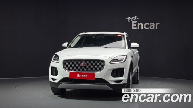 Jaguar E-PACE 2018 — photo 3