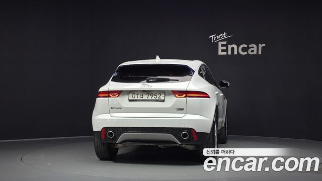Jaguar E-PACE 2018 — photo 4