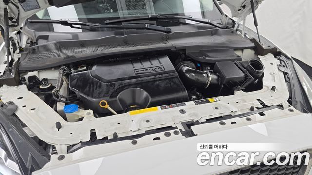 Jaguar E-PACE 2018 — photo 6