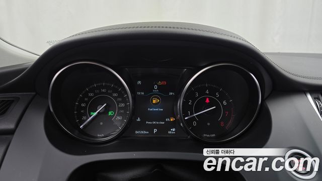 Jaguar E-PACE 2018 — photo 11