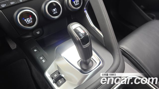 Jaguar E-PACE 2018 — photo 12