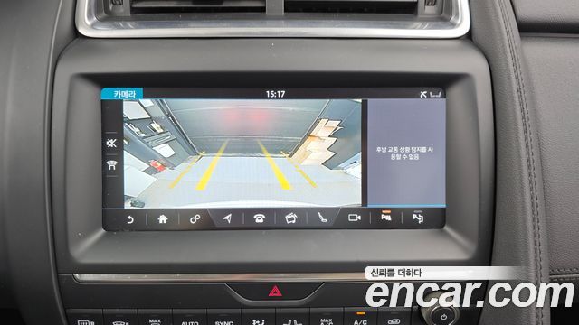 Jaguar E-PACE 2018 — photo 20