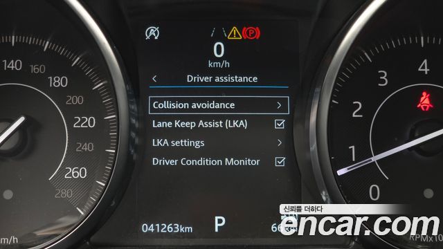 Jaguar E-PACE 2018 — photo 21