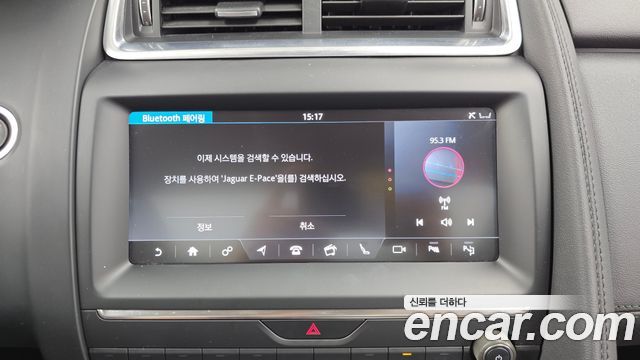 Jaguar E-PACE 2018 — photo 22