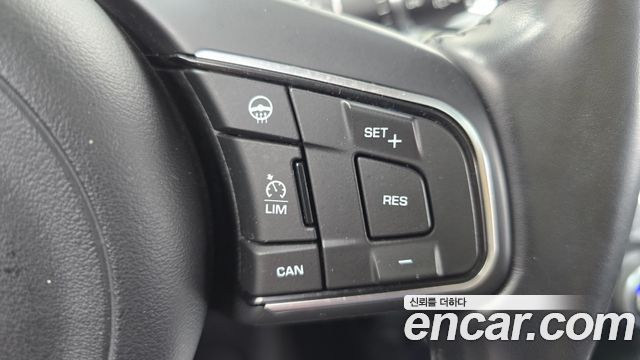 Jaguar E-PACE 2018 — photo 24