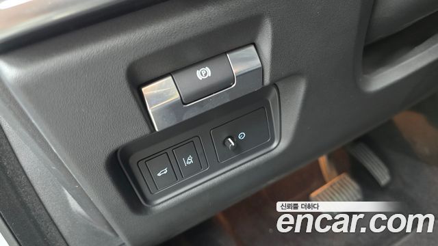 Jaguar E-PACE 2018 — photo 25