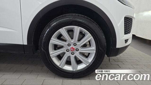 Jaguar E-PACE 2018 — photo 7
