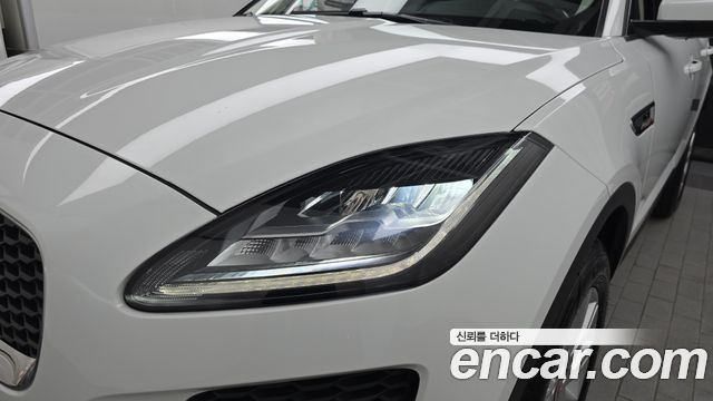 Jaguar E-PACE 2018 — photo 8