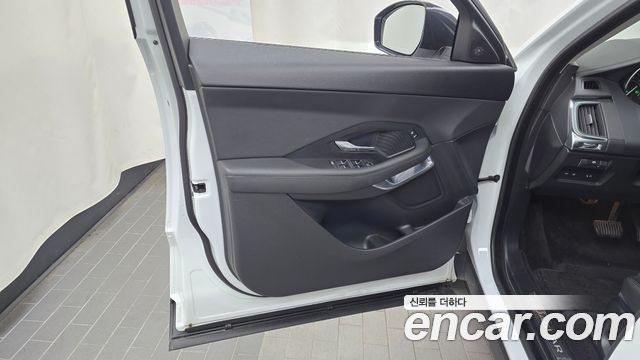 Jaguar E-PACE 2018 — photo 14