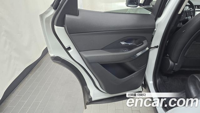 Jaguar E-PACE 2018 — photo 15