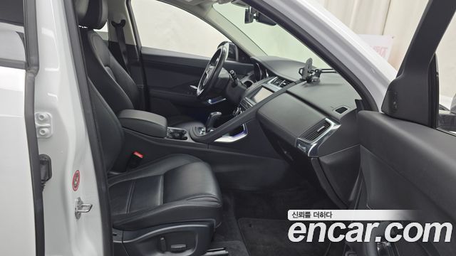 Jaguar E-PACE 2018 — photo 16
