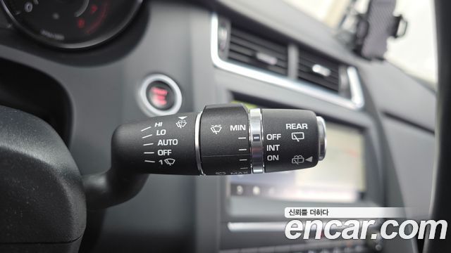 Jaguar E-PACE 2018 — photo 30