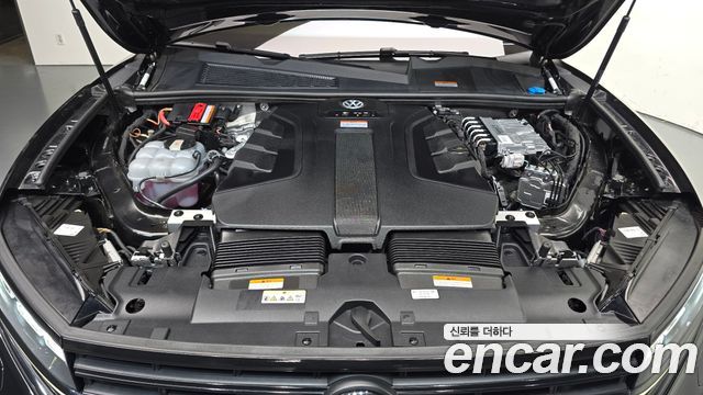 Volkswagen Touareg 2024 — photo 6