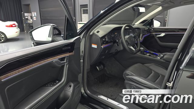 Volkswagen Touareg 2024 — photo 13