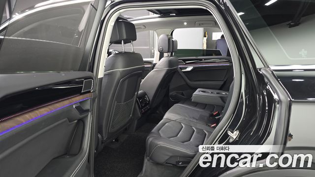 Volkswagen Touareg 2024 — photo 17