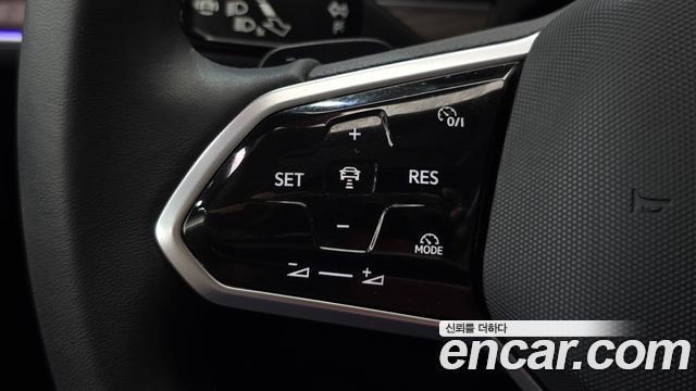 Volkswagen Touareg 2024 — photo 25