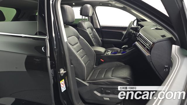 Volkswagen Touareg 2024 — photo 16