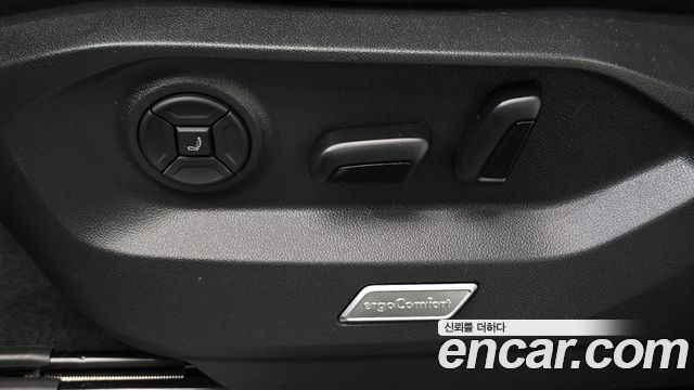 Volkswagen Touareg 2024 — photo 31